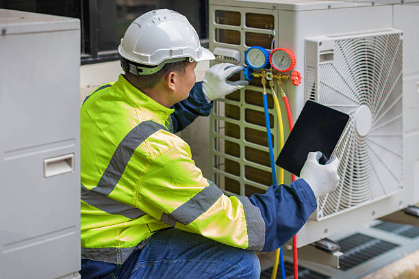 Professional Hvac Installation technician working in Lakeshore, FL